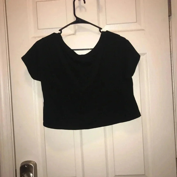 🌟Black Flowy Crop Top🌟 - Picture 3 of 3